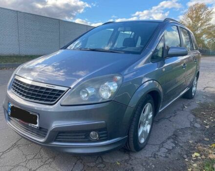 Серый Опель Зафира, объемом двигателя 1.6 л и пробегом 250 тыс. км за 4900 $, фото 1 на Automoto.ua