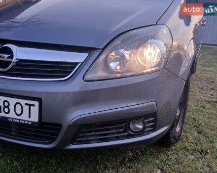 Серый Опель Зафира, объемом двигателя 1.6 л и пробегом 211 тыс. км за 4600 $, фото 1 на Automoto.ua