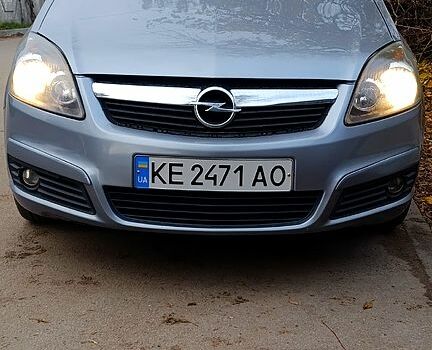 Сірий Опель Зафіра, об'ємом двигуна 1.6 л та пробігом 300 тис. км за 4950 $, фото 1 на Automoto.ua