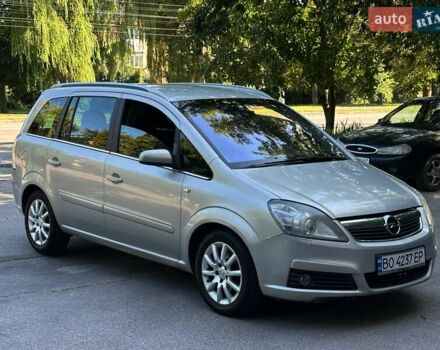 Серый Опель Зафира, объемом двигателя 2.2 л и пробегом 174 тыс. км за 4350 $, фото 1 на Automoto.ua