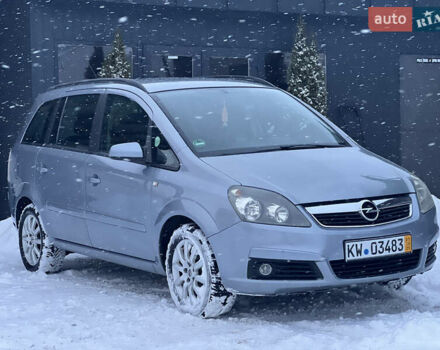 Серый Опель Зафира, объемом двигателя 1.6 л и пробегом 260 тыс. км за 5200 $, фото 1 на Automoto.ua