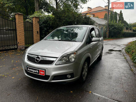 Серый Опель Зафира, объемом двигателя 2.2 л и пробегом 195 тыс. км за 5490 $, фото 1 на Automoto.ua