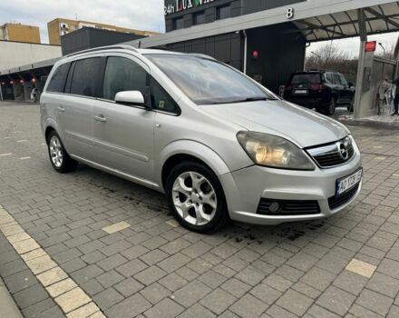 Серый Опель Зафира, объемом двигателя 1.9 л и пробегом 318 тыс. км за 3999 $, фото 1 на Automoto.ua