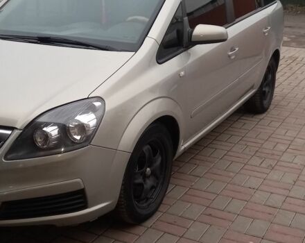 Серый Опель Зафира, объемом двигателя 2.2 л и пробегом 300 тыс. км за 5000 $, фото 1 на Automoto.ua