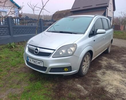 Серый Опель Зафира, объемом двигателя 1.9 л и пробегом 471 тыс. км за 4999 $, фото 1 на Automoto.ua