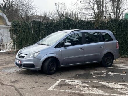 Серый Опель Зафира, объемом двигателя 1.8 л и пробегом 290 тыс. км за 2900 $, фото 1 на Automoto.ua