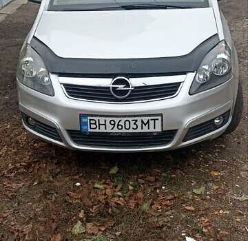 Серый Опель Зафира, объемом двигателя 1.9 л и пробегом 297 тыс. км за 5100 $, фото 1 на Automoto.ua
