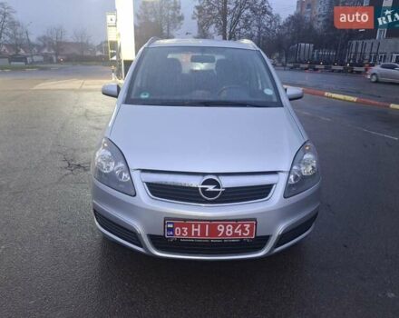 Серый Опель Зафира, объемом двигателя 1.8 л и пробегом 246 тыс. км за 5600 $, фото 1 на Automoto.ua