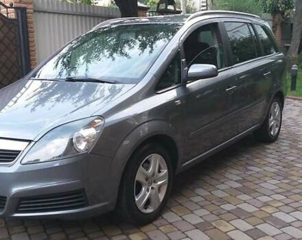 Серый Опель Зафира, объемом двигателя 1.6 л и пробегом 211 тыс. км за 5400 $, фото 1 на Automoto.ua