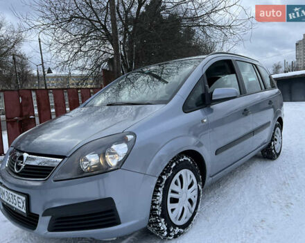 Серый Опель Зафира, объемом двигателя 1.6 л и пробегом 291 тыс. км за 3950 $, фото 1 на Automoto.ua
