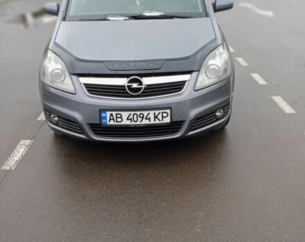 Серый Опель Зафира, объемом двигателя 1.6 л и пробегом 209 тыс. км за 7800 $, фото 1 на Automoto.ua