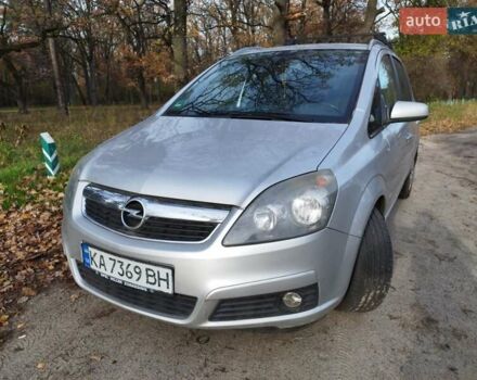 Серый Опель Зафира, объемом двигателя 1.8 л и пробегом 214 тыс. км за 5200 $, фото 1 на Automoto.ua