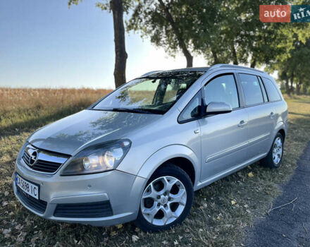 Серый Опель Зафира, объемом двигателя 1.8 л и пробегом 320 тыс. км за 5250 $, фото 1 на Automoto.ua