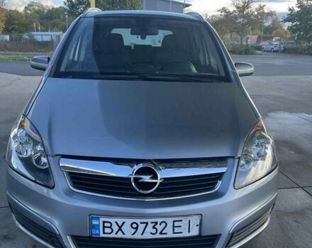 Серый Опель Зафира, объемом двигателя 1.6 л и пробегом 300 тыс. км за 3700 $, фото 1 на Automoto.ua