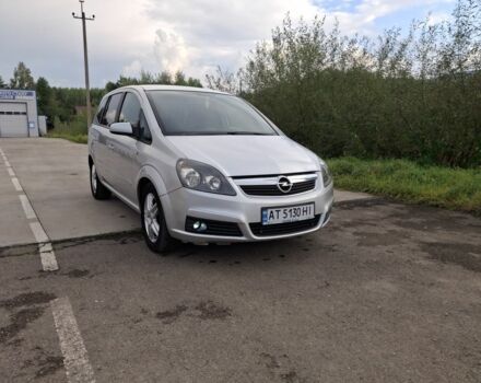 Серый Опель Зафира, объемом двигателя 1.9 л и пробегом 286 тыс. км за 5000 $, фото 1 на Automoto.ua