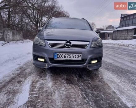 Серый Опель Зафира, объемом двигателя 1.8 л и пробегом 210 тыс. км за 6700 $, фото 1 на Automoto.ua