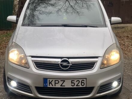 Серый Опель Зафира, объемом двигателя 1.9 л и пробегом 352 тыс. км за 3000 $, фото 1 на Automoto.ua
