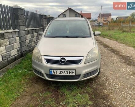 Сірий Опель Зафіра, об'ємом двигуна 1.6 л та пробігом 215 тис. км за 5788 $, фото 1 на Automoto.ua