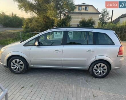 Серый Опель Зафира, объемом двигателя 1.6 л и пробегом 195 тыс. км за 3900 $, фото 1 на Automoto.ua