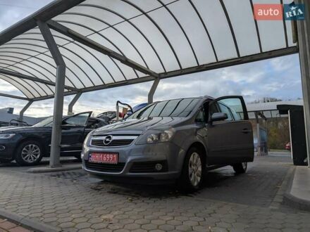 Серый Опель Зафира, объемом двигателя 1.8 л и пробегом 176 тыс. км за 5700 $, фото 1 на Automoto.ua