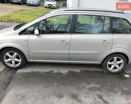 Серый Опель Зафира, объемом двигателя 1.6 л и пробегом 200 тыс. км за 4699 $, фото 1 на Automoto.ua