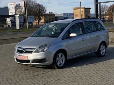 Серый Опель Зафира, объемом двигателя 1.6 л и пробегом 208 тыс. км за 5200 $, фото 1 на Automoto.ua