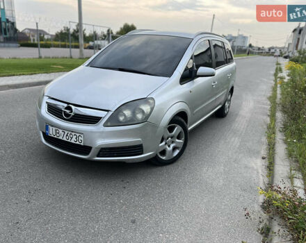 Серый Опель Зафира, объемом двигателя 1.9 л и пробегом 300 тыс. км за 2550 $, фото 1 на Automoto.ua