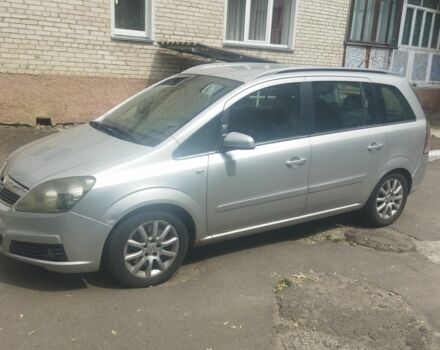 Серый Опель Зафира, объемом двигателя 1.9 л и пробегом 275 тыс. км за 5000 $, фото 1 на Automoto.ua