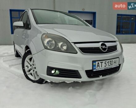 Серый Опель Зафира, объемом двигателя 1.9 л и пробегом 287 тыс. км за 4950 $, фото 1 на Automoto.ua