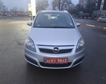 Серый Опель Зафира, объемом двигателя 1.8 л и пробегом 246 тыс. км за 5600 $, фото 1 на Automoto.ua
