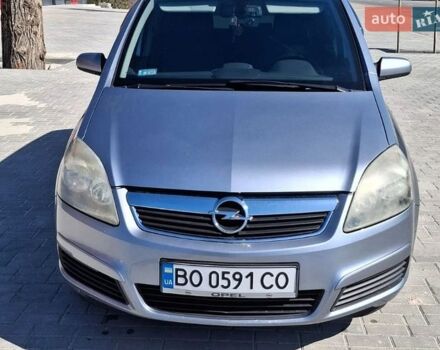 Серый Опель Зафира, объемом двигателя 1.6 л и пробегом 224 тыс. км за 5500 $, фото 1 на Automoto.ua