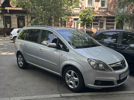 Серый Опель Зафира, объемом двигателя 1.8 л и пробегом 185 тыс. км за 5500 $, фото 1 на Automoto.ua
