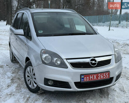 Серый Опель Зафира, объемом двигателя 1.6 л и пробегом 237 тыс. км за 6000 $, фото 1 на Automoto.ua