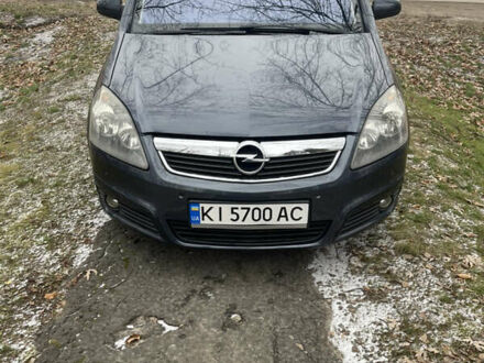Серый Опель Зафира, объемом двигателя 2.2 л и пробегом 215 тыс. км за 8200 $, фото 1 на Automoto.ua
