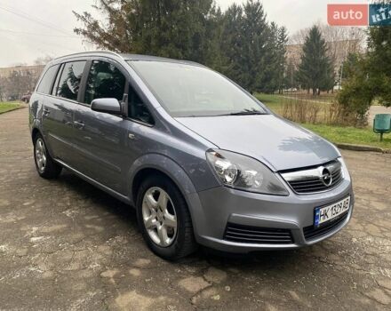 Серый Опель Зафира, объемом двигателя 2.2 л и пробегом 224 тыс. км за 5200 $, фото 1 на Automoto.ua
