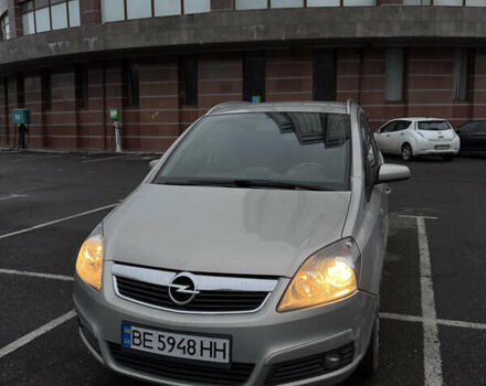 Серый Опель Зафира, объемом двигателя 1.8 л и пробегом 205 тыс. км за 5800 $, фото 1 на Automoto.ua