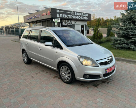 Серый Опель Зафира, объемом двигателя 1.6 л и пробегом 290 тыс. км за 4799 $, фото 1 на Automoto.ua
