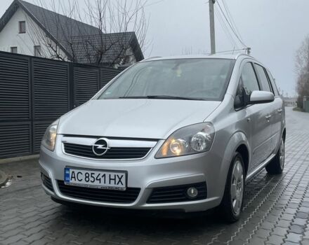 Серый Опель Зафира, объемом двигателя 1.8 л и пробегом 239 тыс. км за 5900 $, фото 1 на Automoto.ua