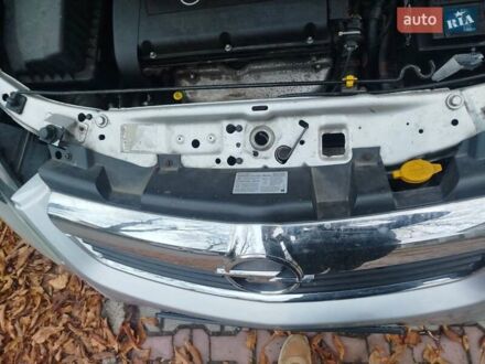 Серый Опель Зафира, объемом двигателя 1.6 л и пробегом 203 тыс. км за 4650 $, фото 1 на Automoto.ua