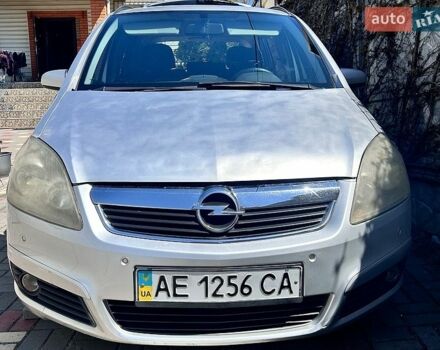 Серый Опель Зафира, объемом двигателя 1.8 л и пробегом 428 тыс. км за 3500 $, фото 1 на Automoto.ua