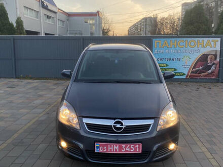 Серый Опель Зафира, объемом двигателя 1.8 л и пробегом 217 тыс. км за 5600 $, фото 1 на Automoto.ua