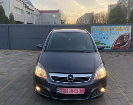 Серый Опель Зафира, объемом двигателя 1.8 л и пробегом 217 тыс. км за 5600 $, фото 1 на Automoto.ua