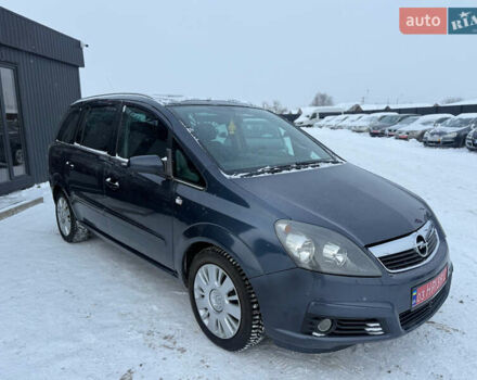 Серый Опель Зафира, объемом двигателя 1.6 л и пробегом 200 тыс. км за 4750 $, фото 1 на Automoto.ua