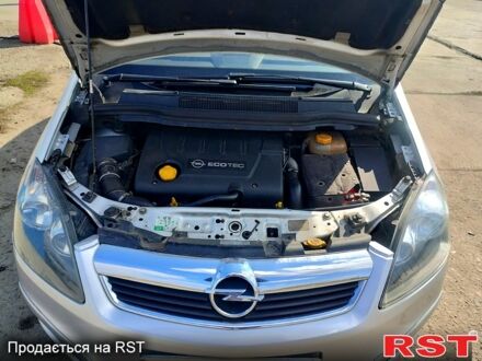 Серый Опель Зафира, объемом двигателя 1.9 л и пробегом 310 тыс. км за 7000 $, фото 1 на Automoto.ua