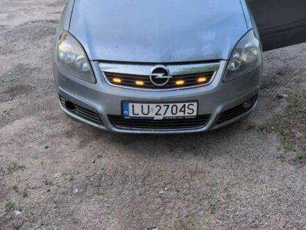 Серый Опель Зафира, объемом двигателя 1.9 л и пробегом 372 тыс. км за 2800 $, фото 1 на Automoto.ua
