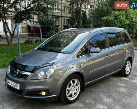 Серый Опель Зафира, объемом двигателя 1.6 л и пробегом 240 тыс. км за 4650 $, фото 1 на Automoto.ua