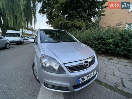 Серый Опель Зафира, объемом двигателя 1.9 л и пробегом 270 тыс. км за 6000 $, фото 1 на Automoto.ua