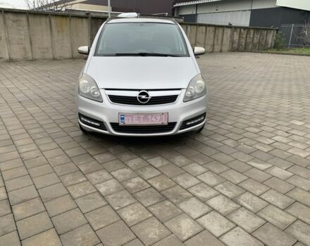 Серый Опель Зафира, объемом двигателя 1.6 л и пробегом 210 тыс. км за 5500 $, фото 1 на Automoto.ua