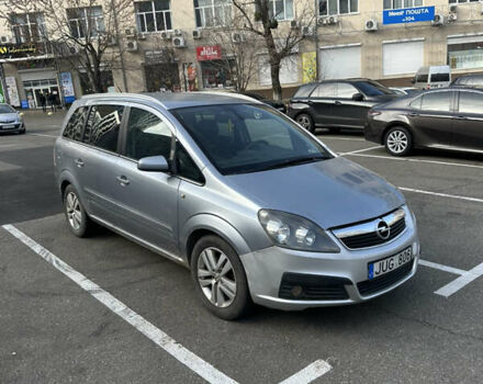 Серый Опель Зафира, объемом двигателя 1.9 л и пробегом 404 тыс. км за 2250 $, фото 1 на Automoto.ua