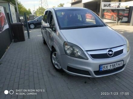 Серый Опель Зафира, объемом двигателя 1.9 л и пробегом 265 тыс. км за 3700 $, фото 1 на Automoto.ua